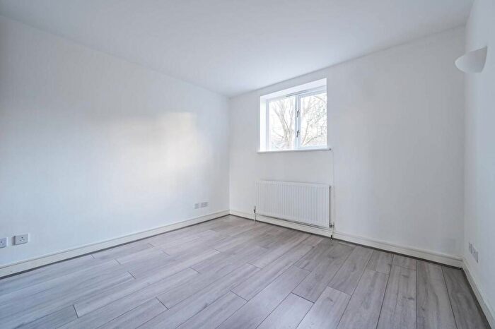 1 Bedroom Flat For Sale In Kingsbridge Court, Canary Wharf, London, E14