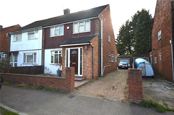 3 Bedroom Semi Detached House For Sale In Rosslyn Crescent, Luton, Bedfordshire, LU3