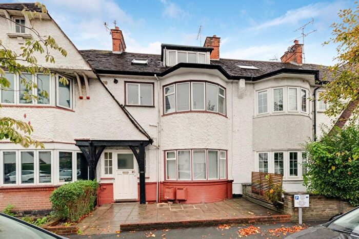 3 Bedroom Maisonette For Sale In Hampstead Gardens, London, NW11