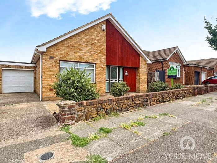 3 Bedroom Bungalow For Sale In Cambria Crescent, Gravesend, Kent, DA12