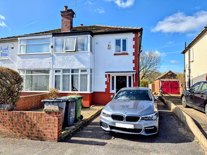 3 Bedroom Semi Detached House For Sale In Newport View, Leeds, LS6