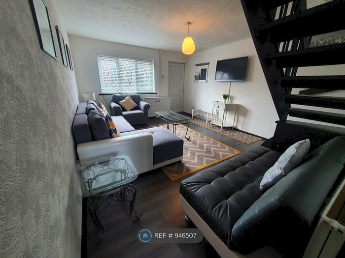 2 Bedroom Terraced House To Rent In Broad Street, Salford, M6