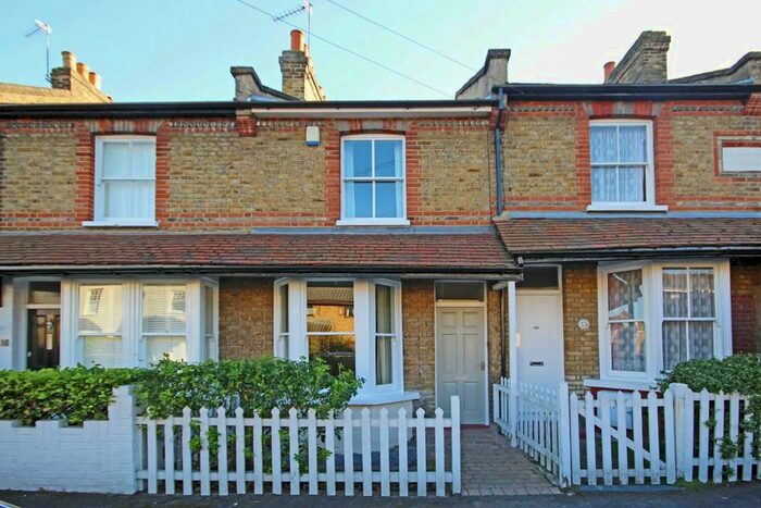 2 Bedroom Property To Rent In Sunnyside Road, Teddington, TW11