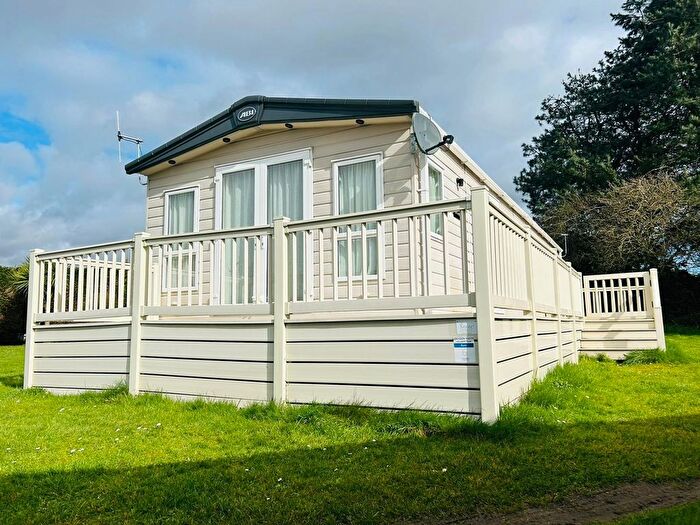 2 Bedroom Park Home For Sale In Butt Lane, Burgh Castle, NR31