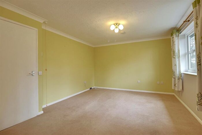 2 Bedroom Flat For Sale In Rookwood View, Denmead, Waterlooville, PO7