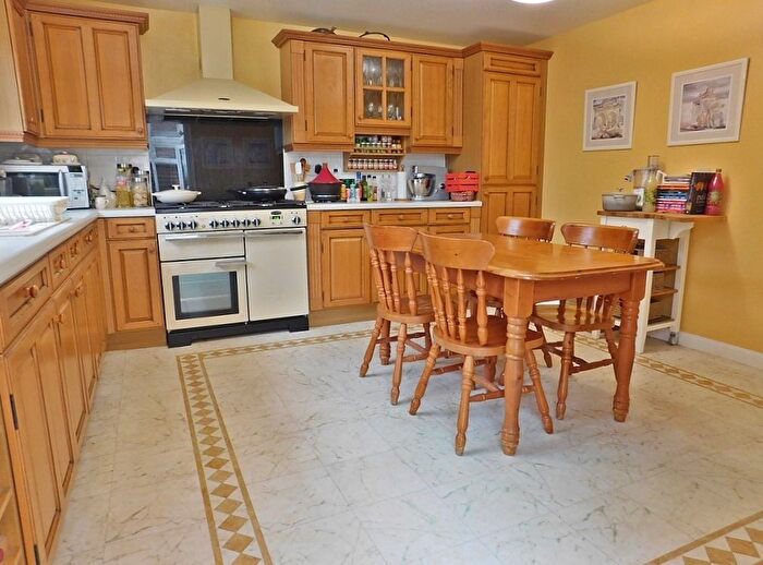 5 Bedroom Detached House For Sale In Swanton Close, Stubbington, PO14