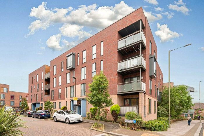 3 Bedroom Flat To Rent In Mornington Close, Colindale, London, NW9
