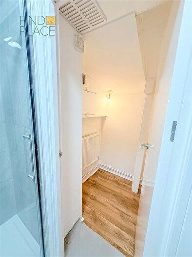 3 Bedroom Flat To Rent In Archway Road, London, N6