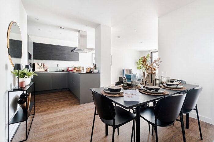 3 Bedroom Flat To Rent In Vanguard Way, London, E17