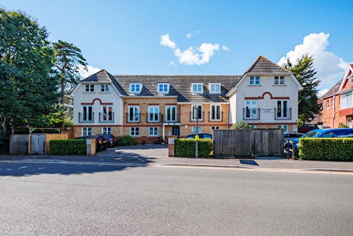 2 Bedroom Flat For Sale In St Johns Road, Bournemouth, BH5