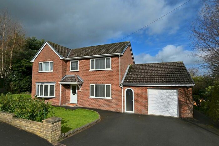 4 Bedroom Detached House To Rent In Hollins Crescent, Harrogate, HG1