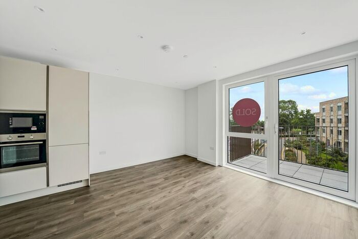 2 Bedroom Flat To Rent In Medawar Drive, London, NW7