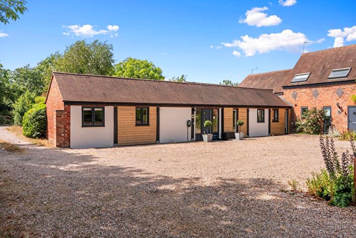 3 Bedroom Semi-Detached House For Sale In Bricklehampton, Pershore, WR10