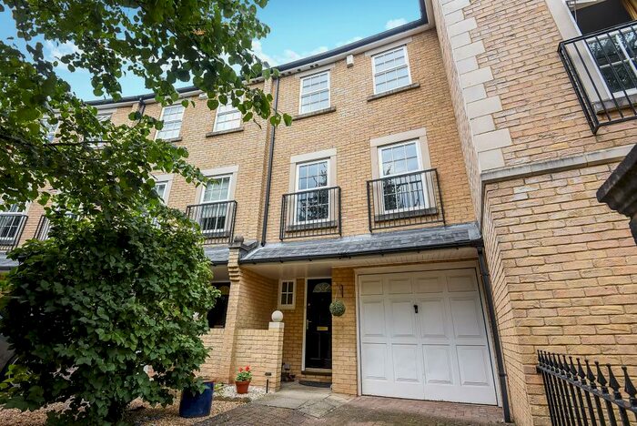 4 Bedroom Town House To Rent In The Crescent, Hmo Ready Sharers, OX4