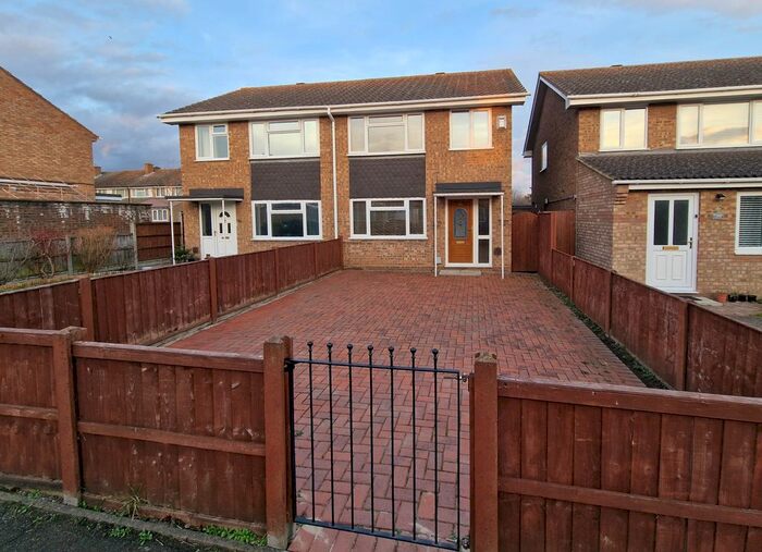 3 Bedroom Semi-Detached House To Rent In Cherry Walk, Bedford, MK42