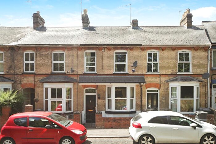 2 Bedroom Terraced House For Sale In Staplegrove Road, Taunton, TA2