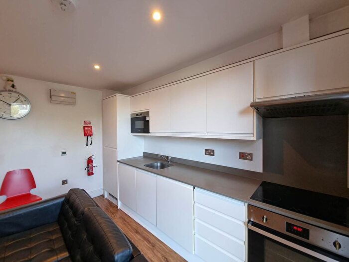 3 Bedroom Flat To Rent In Clayford House, Hampden Road, London, N8