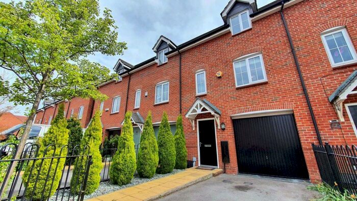 3 Bedroom Town House To Rent In Astoria Avenue, Manchester, M40