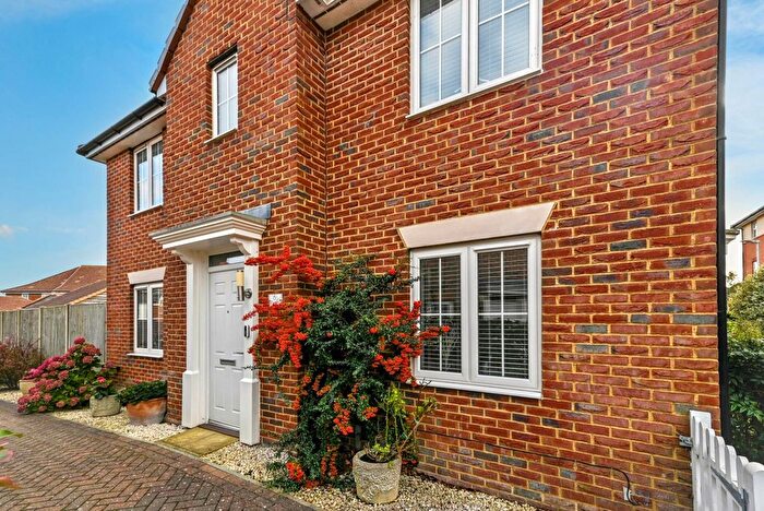 3 Bedroom Semi Detached House For Sale In Chippers Walk, Aylesham, CT3