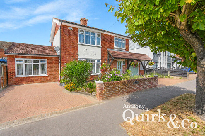 3 Bedroom Detached House For Sale In Lottem Road, Canvey Island, SS8