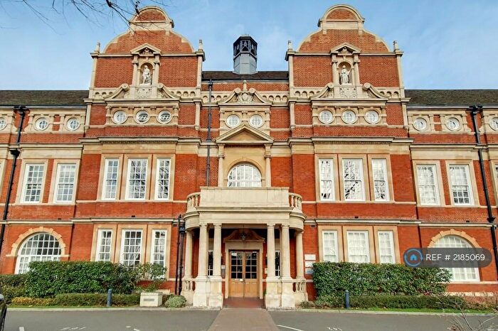 Studio To Rent In Great Hall, London, SW11