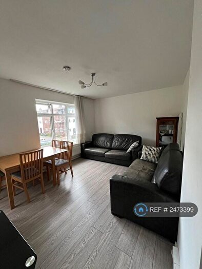 2 Bedroom Flat To Rent In Honiton House, London, SE5
