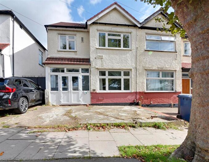 4 Bedroom Semi-Detached House For Sale In Dallas Road, Hendon, NW4