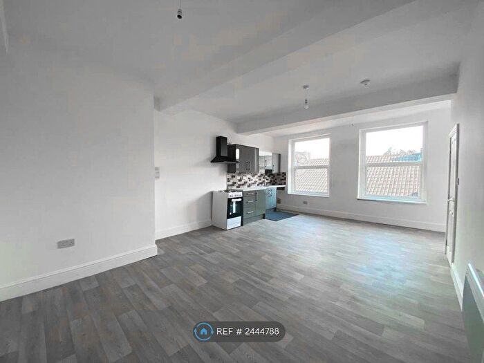 1 Bedroom Flat To Rent In Baillie Street, Rochdale, OL16