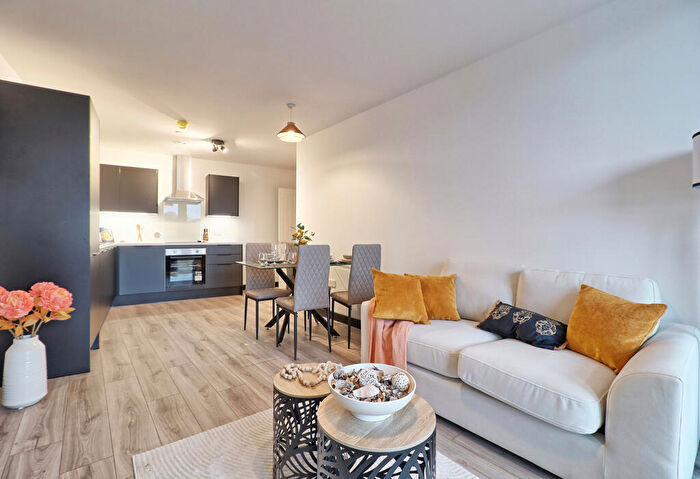 1 Bedroom Apartment For Sale In High Street, Wickford, Essex, SS12