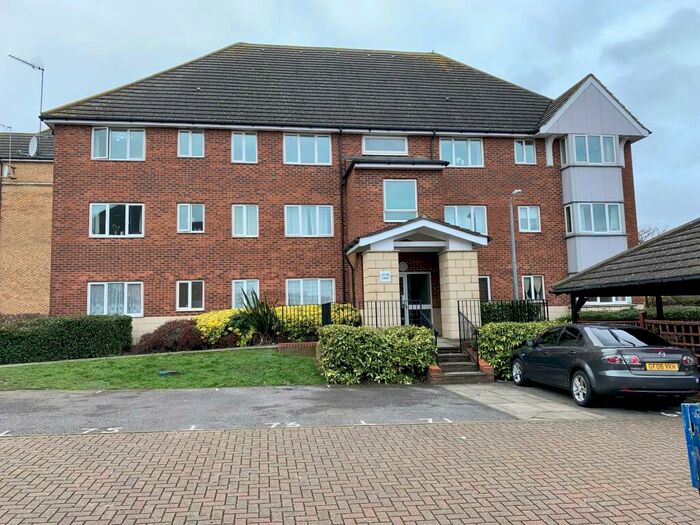 2 Bedroom Apartment To Rent In St. Leonards Close, Grays, RM17
