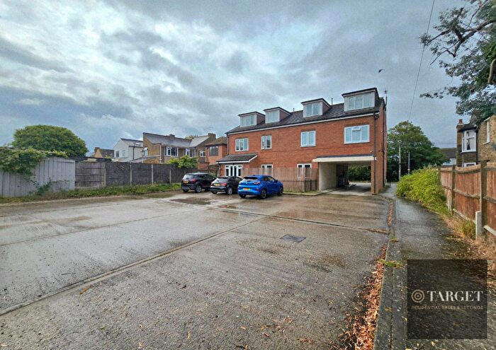 1 Bedroom Flat To Rent In Trinity Lane, EN8