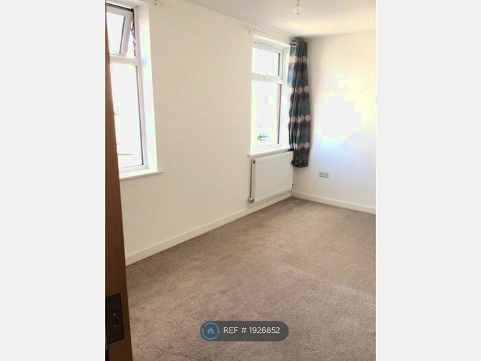 2 Bedroom Flat To Rent In Ashbourne House, Bristol, BS5