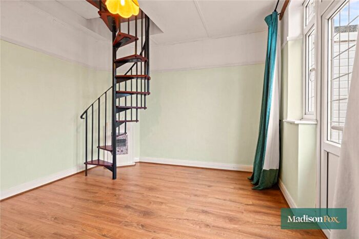 2 Bedroom Bungalow For Sale In Ashley Avenue, Ilford, IG6