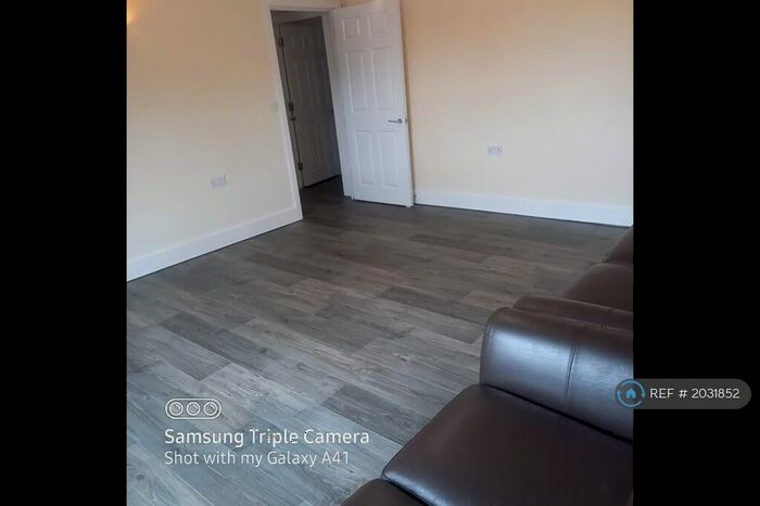 2 Bedroom Flat To Rent In Tiptaft House, Mitcham, CR4