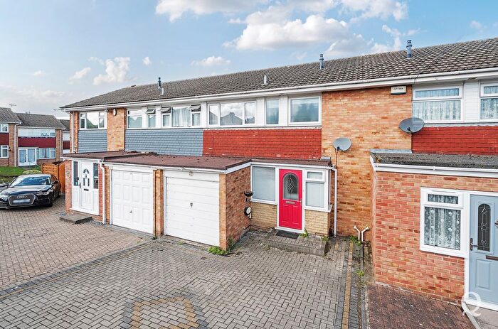 3 Bedroom Terraced House For Sale In Beaconsfield Road, Sittingbourne, Kent, ME10