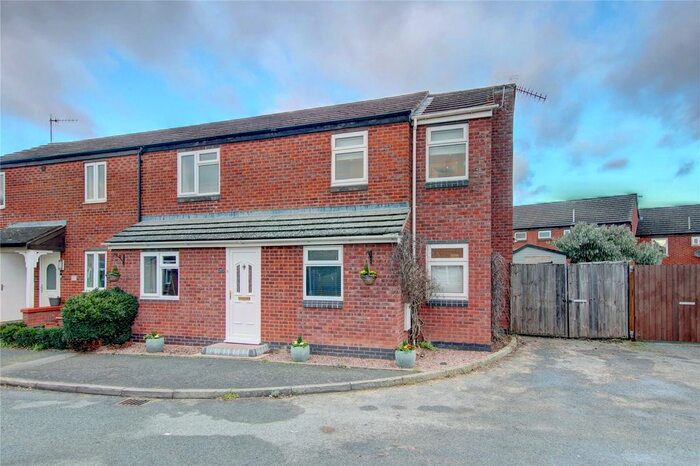 3 Bedroom Semi-Detached House For Sale In Oakleigh Road, Droitwich, Worcestershire WR9