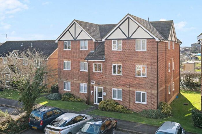 1 Bedroom Apartment For Sale In Common Road, Slough, SL3