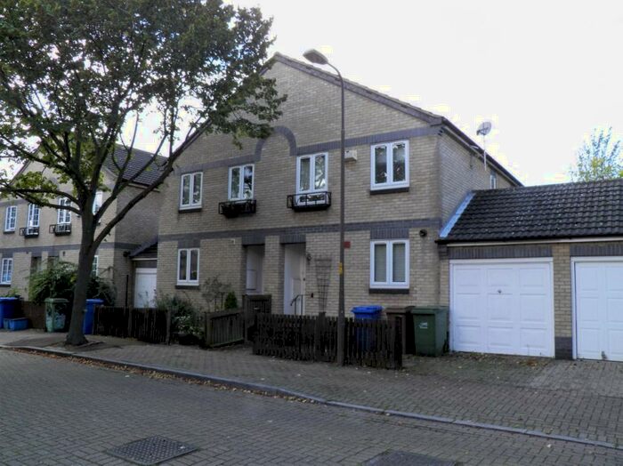 3 Bedroom Semi-Detached House To Rent In Thame Road, London, SE16