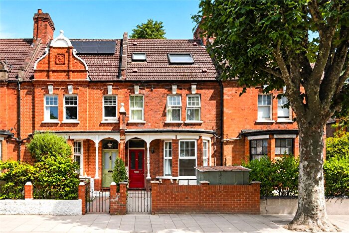 2 Bedroom Flat For Sale In Pretoria Avenue, Walthamstow, London, E17