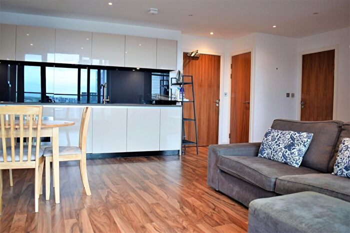 2 Bedroom Flat To Rent In Milliners Wharf, Munday Street, Manchester, M4
