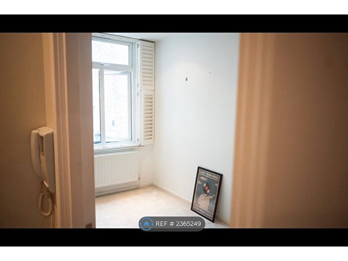 2 Bedroom Flat To Rent In Clapham, London, SW4