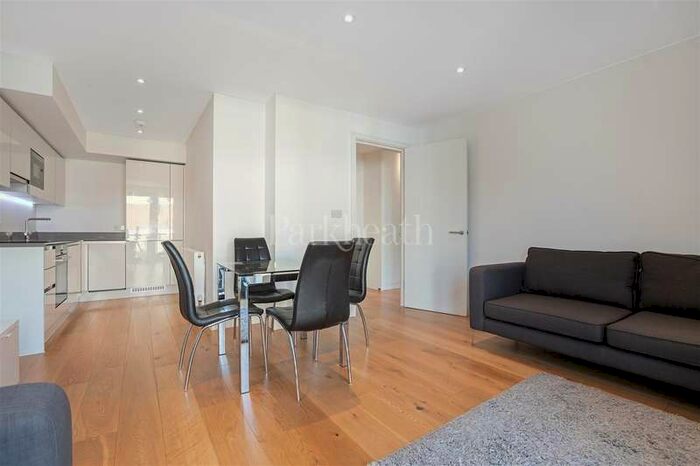 2 Bedroom Apartment To Rent In Totteridge Lane, Whetstone N20