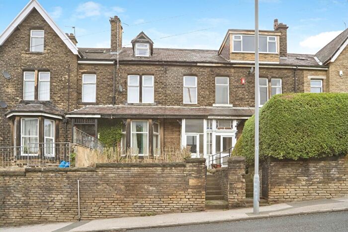 3 Bedroom Apartment For Sale In Carr Lane, Shipley, BD18