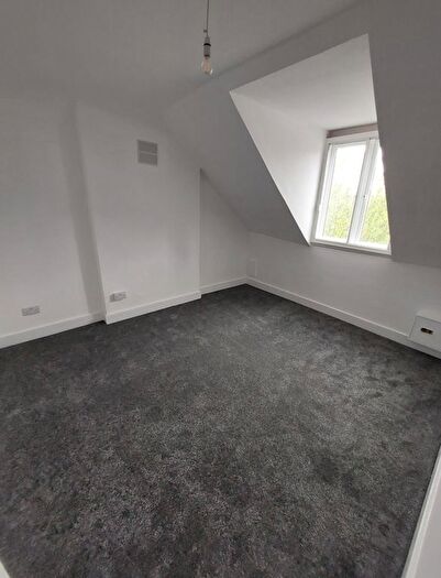 1 Bedroom Flat To Rent In York Road, Acton, W3