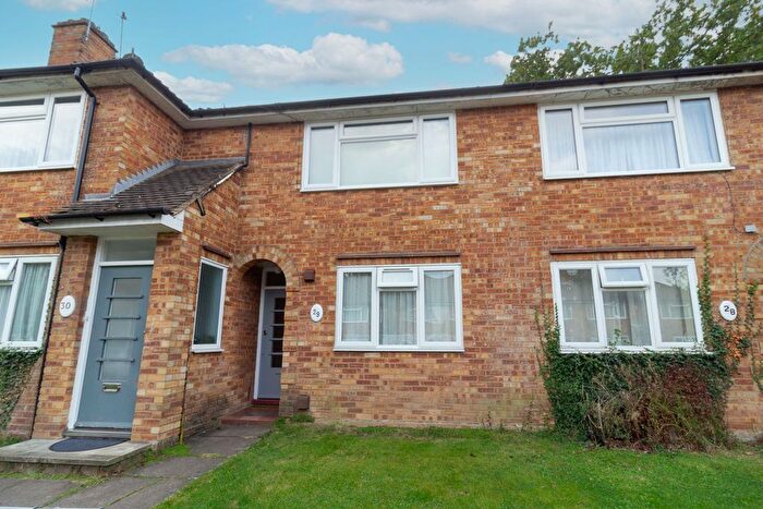 2 Bedroom Maisonette For Sale In Heronsgate, Edgware, HA8