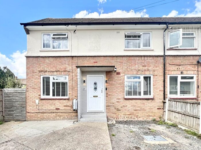 2 Bedroom End Of Terrace House To Rent In Stuart Close, Brentwood, CM15