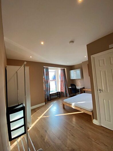 5 Bedroom Semi-Detached House To Rent In Broadlands Road, Southampton, Hampshire, SO17