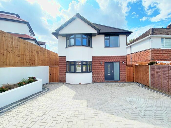 3 Bedroom Detached House To Rent In Monkfrith Way, Southgate, N14