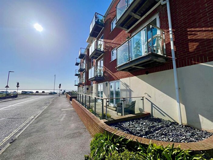 2 Bedroom Flat For Sale In Beach Road, Lee-On-The-Solent, PO13