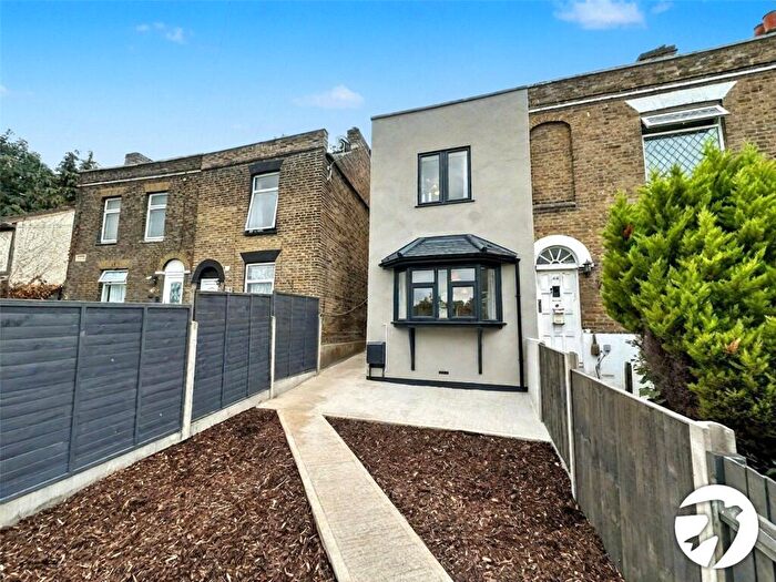 2 Bedroom End Of Terrace House For Sale In Mills Terrace, Chatham, Kent, ME4